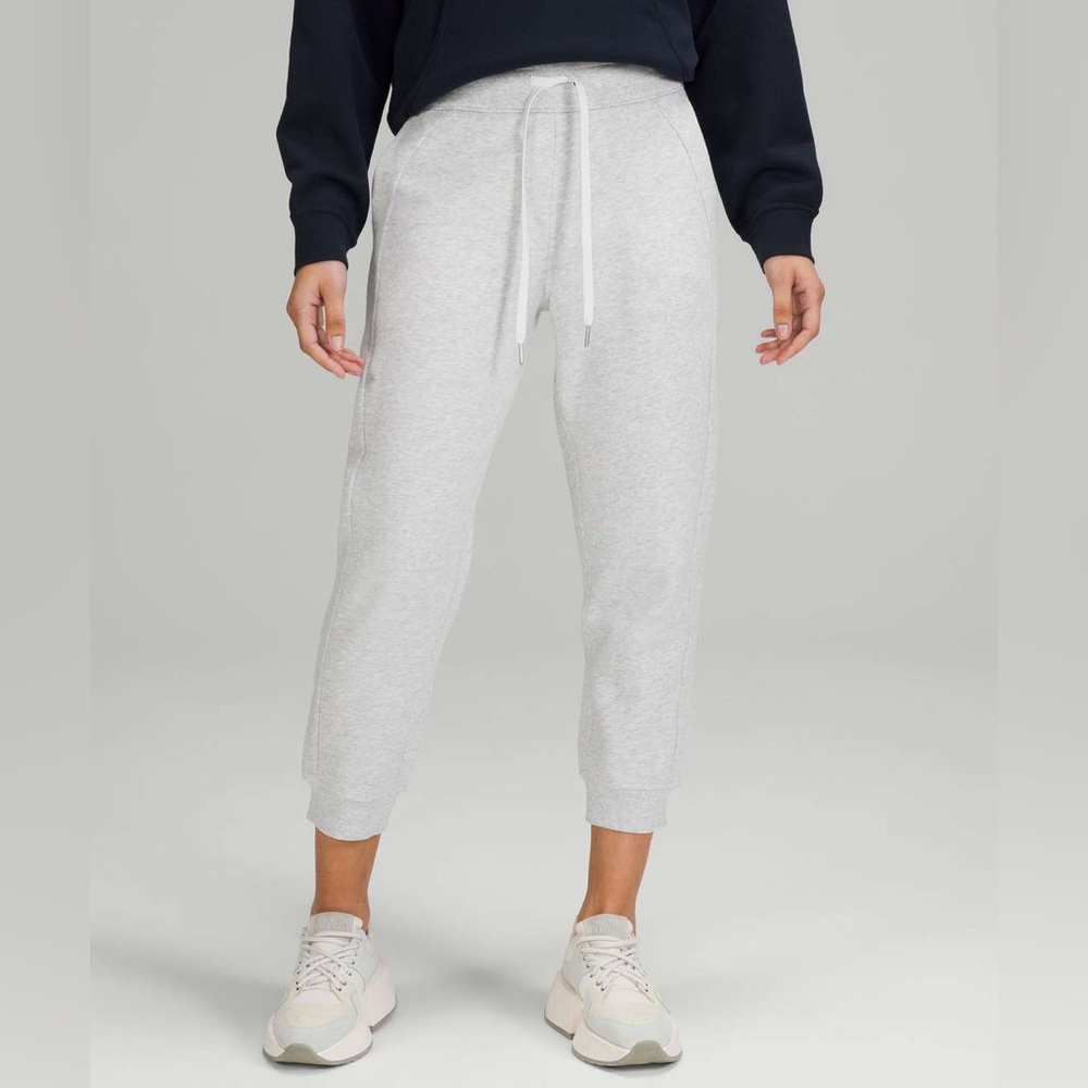 Lululemon Scuba High-Rise Cropped Joggers Activewear Yoga Workout Loungewear Gym - Picture 4 of 14
